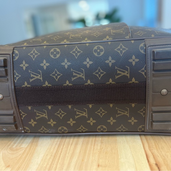Louis Vuitton suitcase with wheels, authentic monogram carryon - Picture 12 of 13